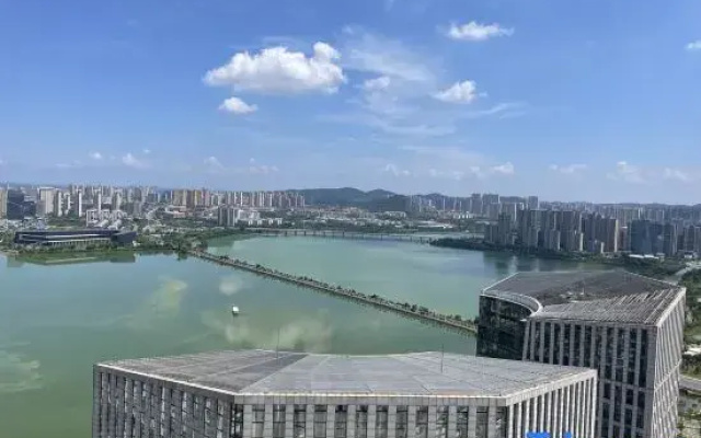 YUNDUOHotel (Jiangxia Living Room Metro Station EonMall Store)