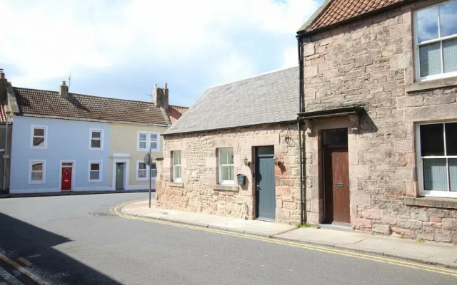 1 Bed Cottage - Plus Sofa Bed - Sleeps 4 - Pets