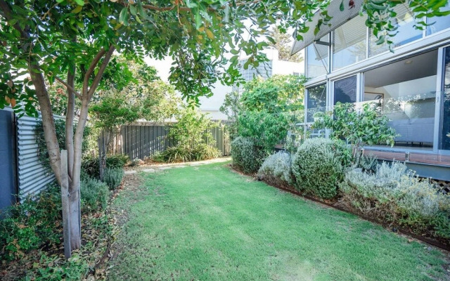 Santorini on Seaview-beachside Living - Sauna - Wifi