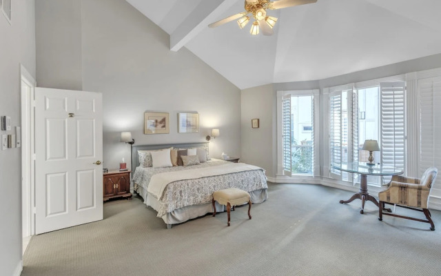 Spacious Urban Uptown Retreat 3 Bedroom Townhouse