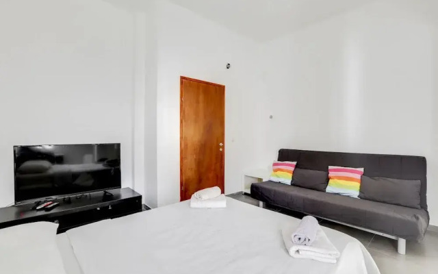Central Apartment near Bograshov Beach