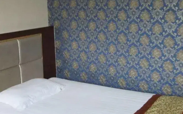 Qingdao Tianwei Huaqing Hotel