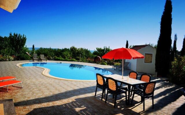 House With 5 Bedrooms in Paphos, With Private Pool, Enclosed Garden an