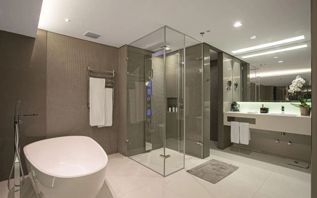 Suryaa Hotel Pinhais, Curio Collection by Hilton