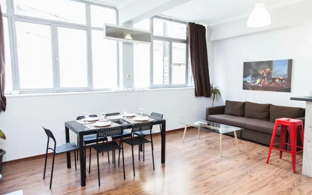 Modern-deluxe central apt in Athens