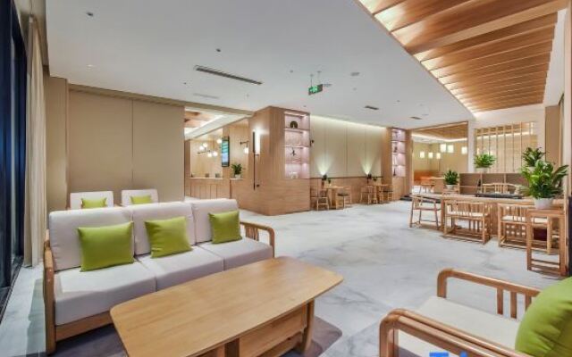 Panda Hotel (Changshou Ancient Town High-speed Railway North Station)