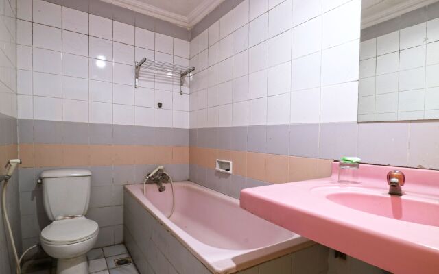 RedDoorz Near Tunjungan Plaza