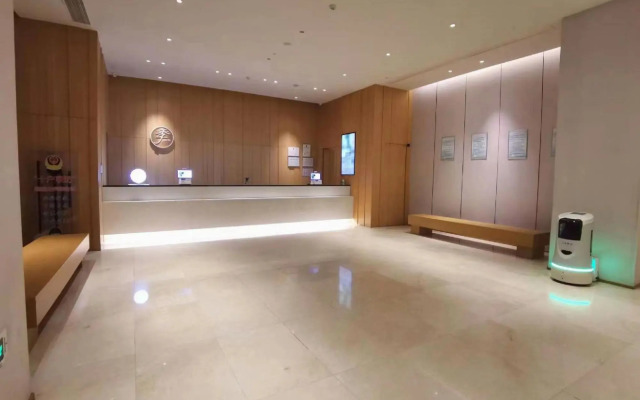 Ji Hotel (Zhenjiang Railway Station South Square)