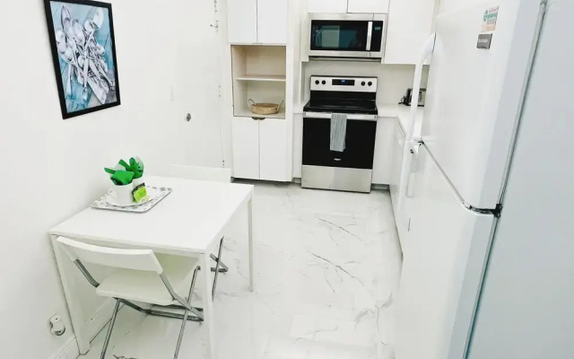 The Tides on Hollywood