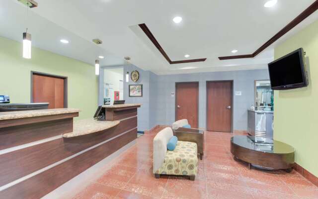 Super 8 by Wyndham Cotulla TX