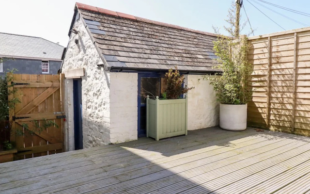 Meneage House