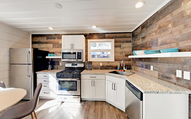 4093 Manzanita Ave Cabin Unit 5