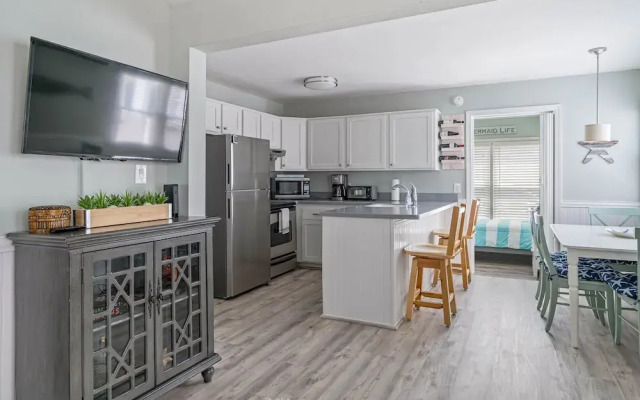 Coastal Condo Close to Beach & Entertainment