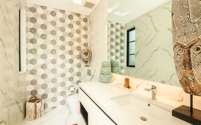 Stunning 6 BR Villa With Breathtaking Scenery