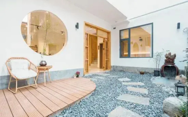 Jiavan luxury light hostel -PhoenixeOld CitycShopshEnglishlish