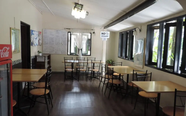 Cameronian Holiday Inn