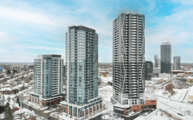 Stylish Downtown Suite With Patio City Views