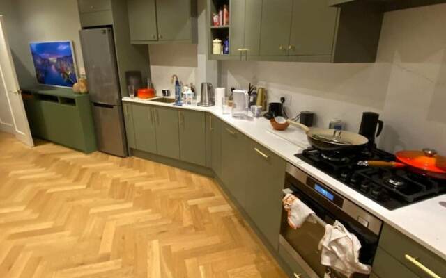 Gorgeous 2BD Flat - 5 Mins to Clapham Junction!