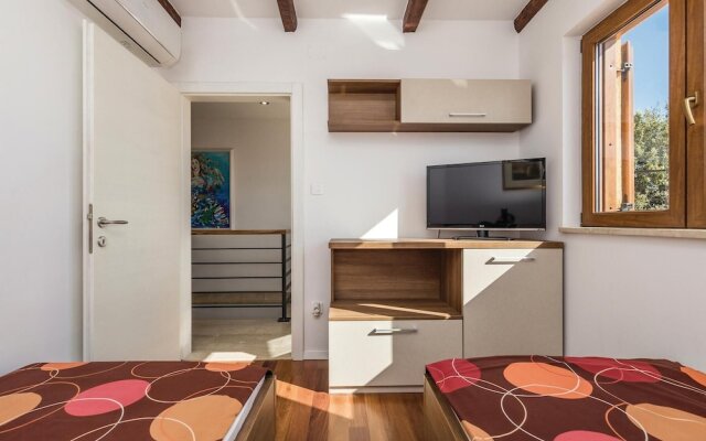 Awesome Home in Barbat with Hot Tub, WiFi, 4 Bedrooms