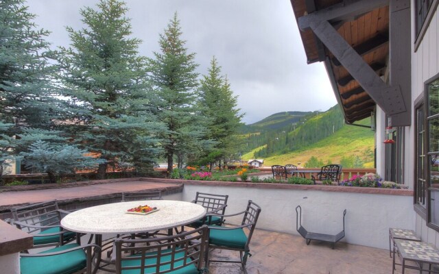 Book By 11/1- Rustic Mountain View 2br - Lodge At Vail 2 Bedroom Condo by RedAwning