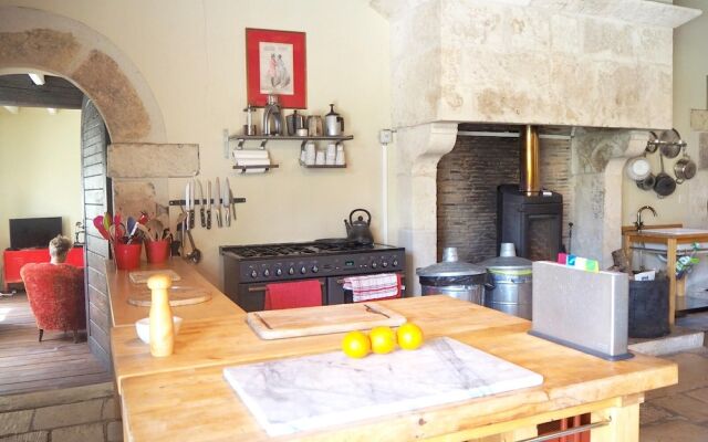 House With 6 Bedrooms in Montignac-charente, With Private Pool, Enclos
