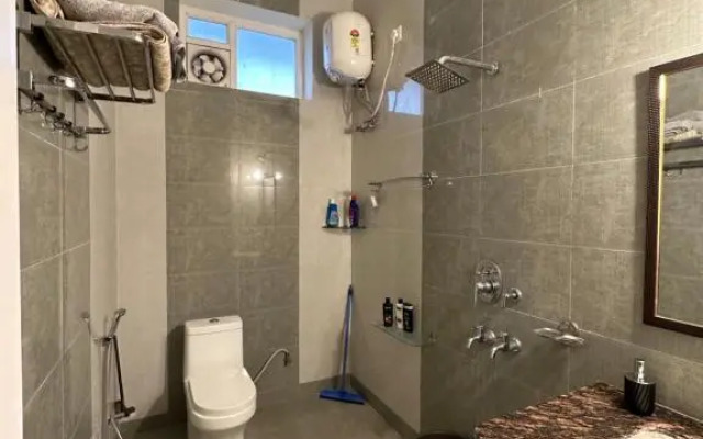 Kaashi Flora (Modern Suite)