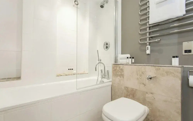 Lambs Conduit Street by Onefinestay
