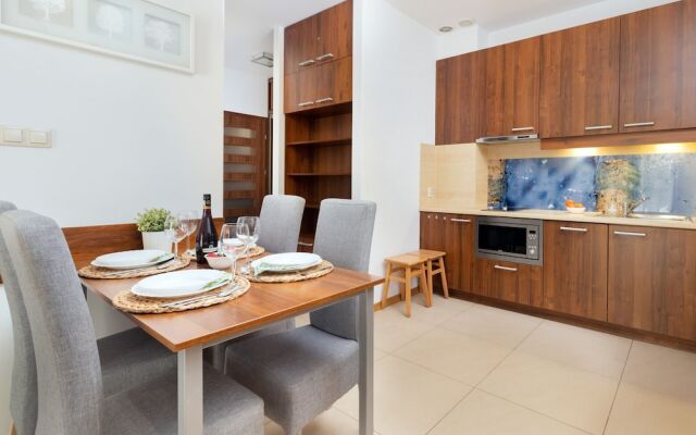 Willa 4 Pory Roku Apartment by Renters