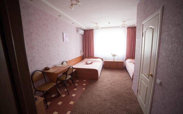 Oazis, Otel'
