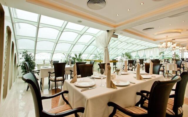 Earth and People Hotel & Spa