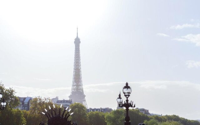 Eiffel Tower Royal Apartment
