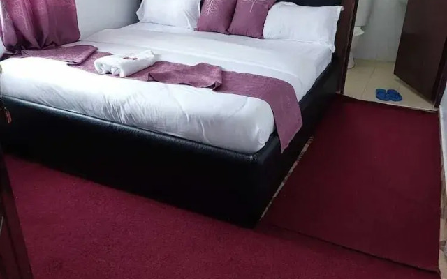 White House Lounge & Accommodation