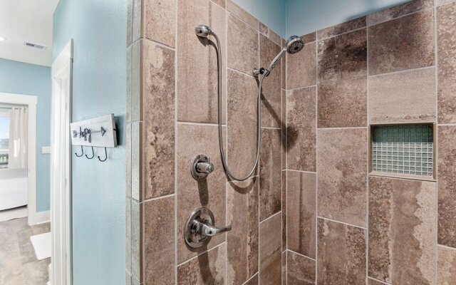 Ohana 3 Bedroom Home by RedAwning