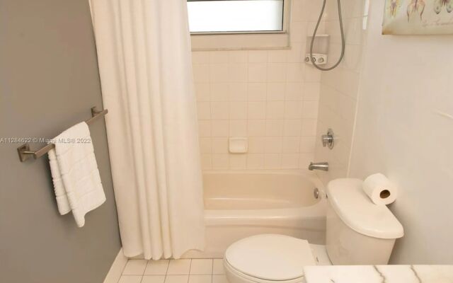 Modern Brickell Condo With Amazing Bay Views