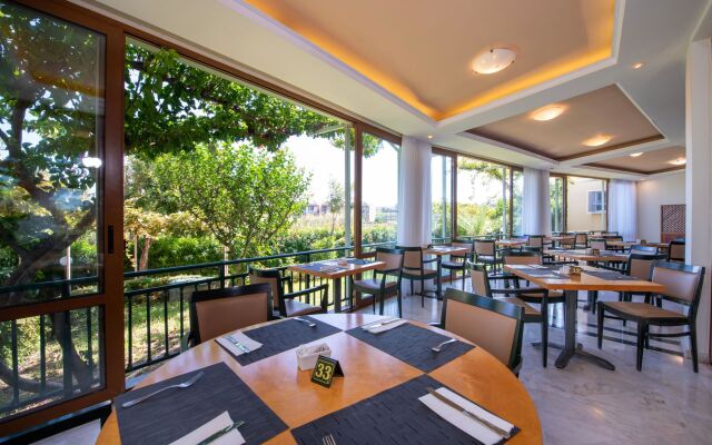 Hydramis Palace Beach Resort