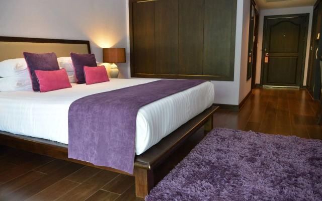 Sir James Resort