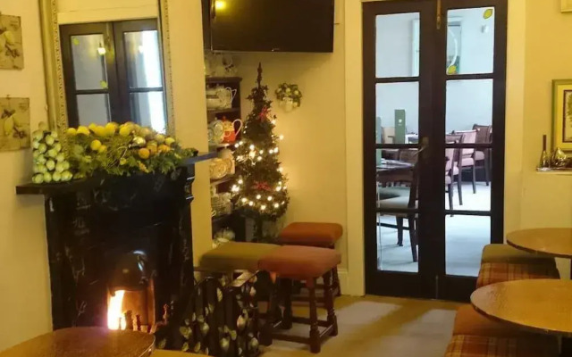 Albert Hotel
