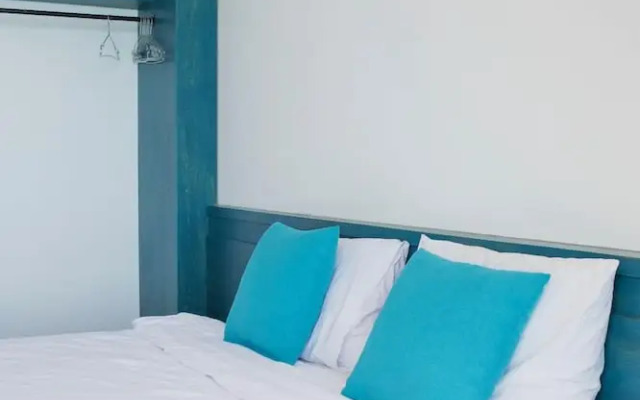 Blue Anchor Lodge & Cafe-Binh Ba Island
