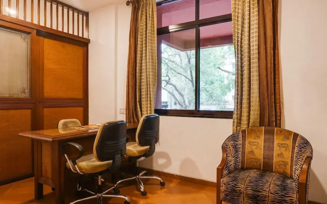 Premium Stays Near Fergusson College