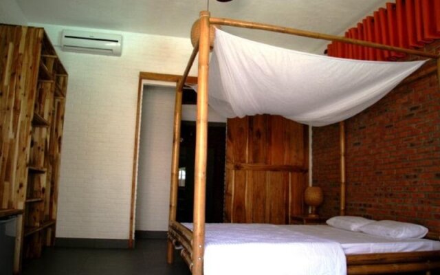 Lang Ca Voi The Whales Village Guesthouse