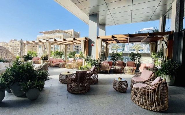 LUX Iconic Views at The Palm Tower 6