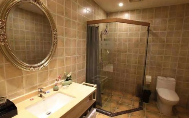Baoli Xiangxun Theme Hotel