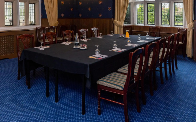 Rogerthorpe Manor Hotel