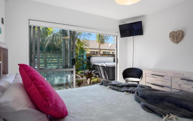 Gibson's Garage - Waihi Beach Holiday Home