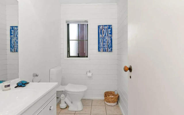 Kiwi Kuta with direct beach access - Matarangi Holiday Home