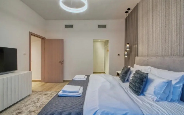 Luxe Ventures Waters Edge Haven