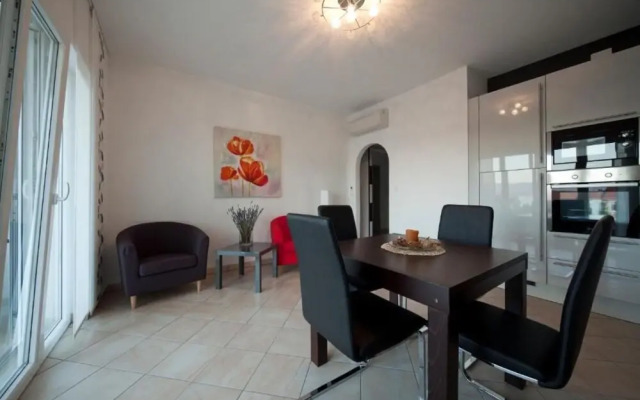 Ivy - Modern With Terrace - A1 Tulipan