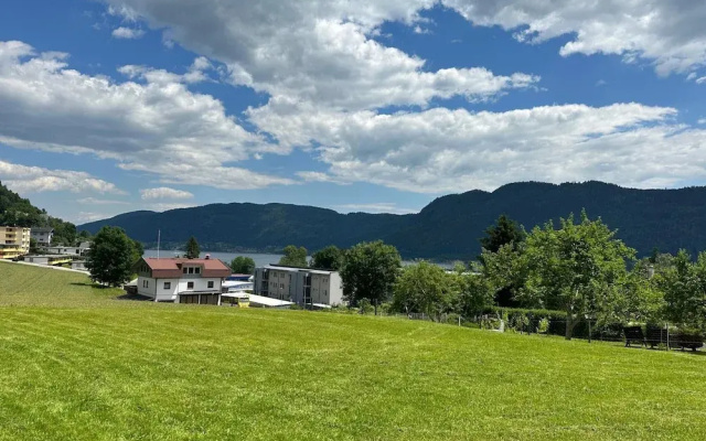 Apartment by Lake Ossiach With Mountain Views