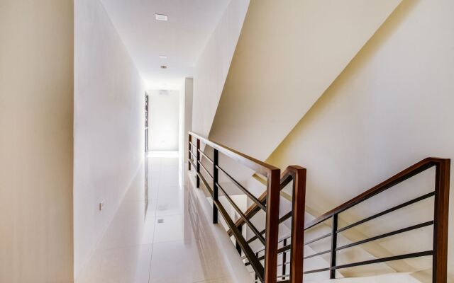 Oyo 403 Maplewave Hotel
