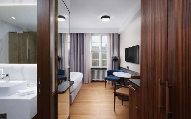 Iceland Parliament Hotel, Curio Collection By Hilton